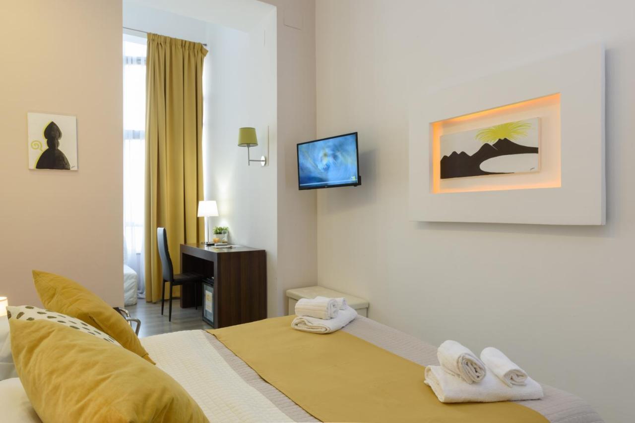 Domus Angioina Bed & Breakfast เนเปิลส์ ภายนอก รูปภาพ