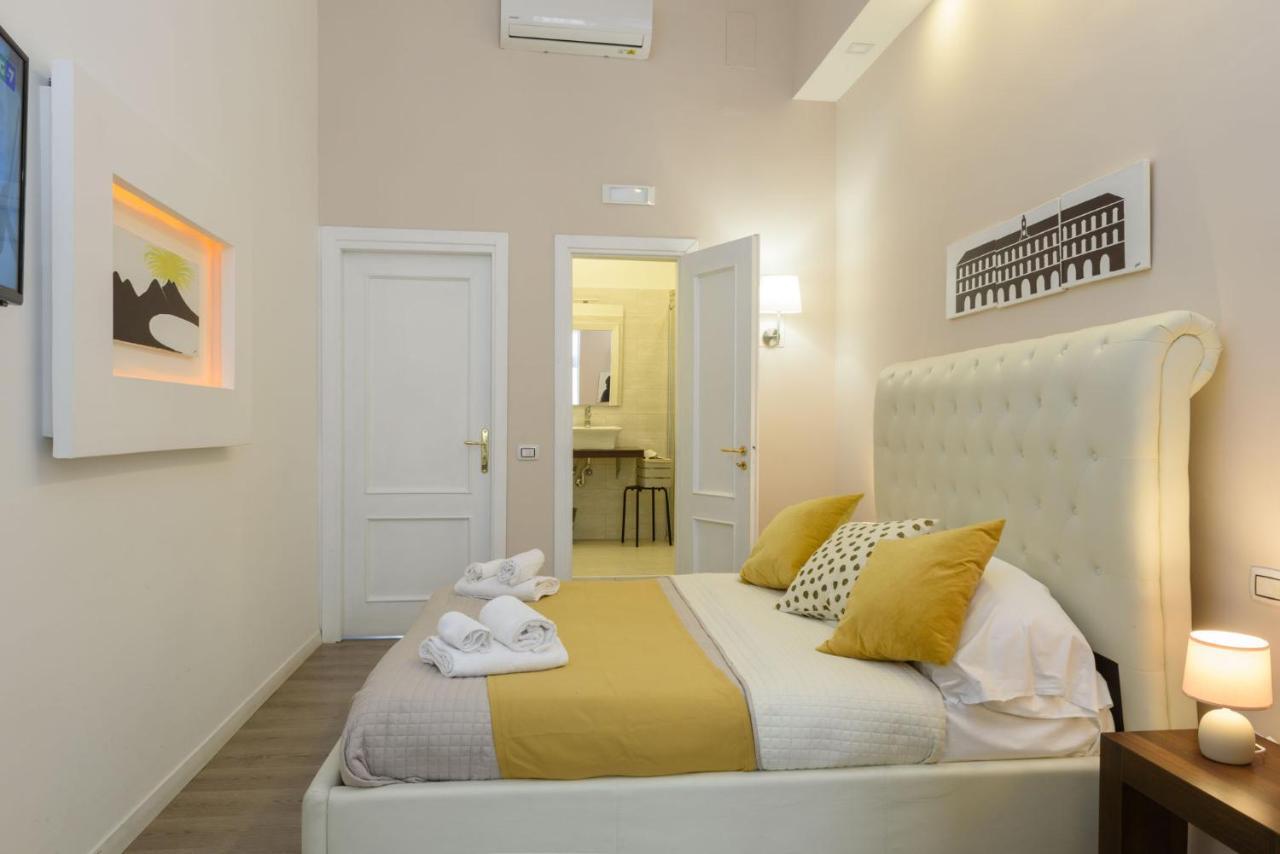 Domus Angioina Bed & Breakfast เนเปิลส์ ภายนอก รูปภาพ