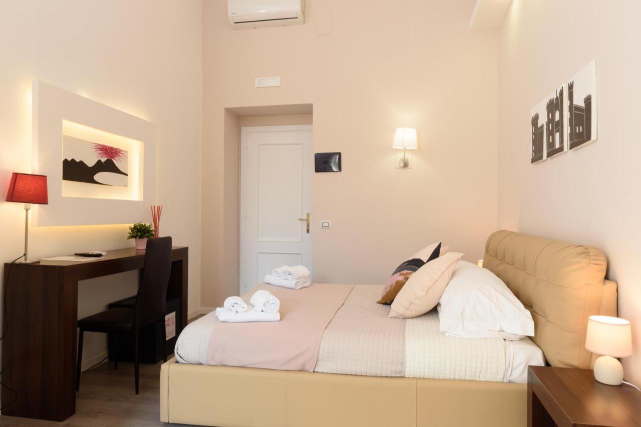 Domus Angioina Bed & Breakfast เนเปิลส์ ภายนอก รูปภาพ