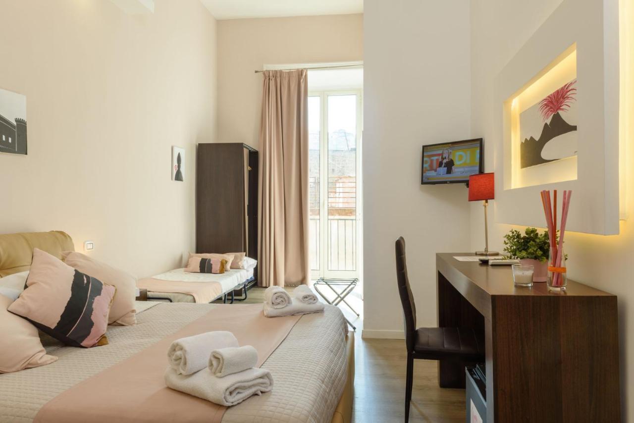 Domus Angioina Bed & Breakfast เนเปิลส์ ภายนอก รูปภาพ