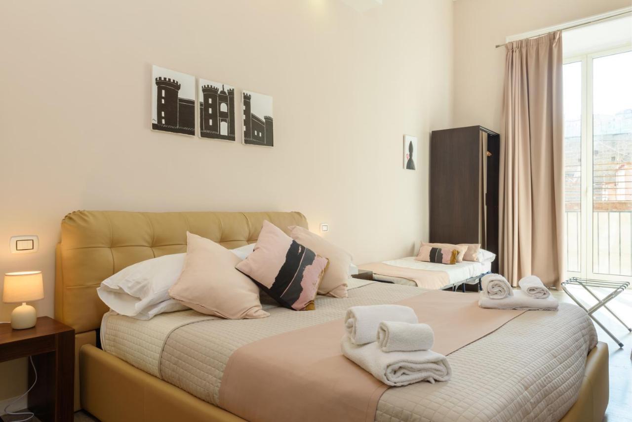 Domus Angioina Bed & Breakfast เนเปิลส์ ภายนอก รูปภาพ
