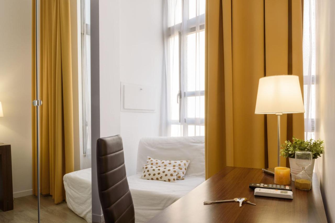 Domus Angioina Bed & Breakfast เนเปิลส์ ภายนอก รูปภาพ