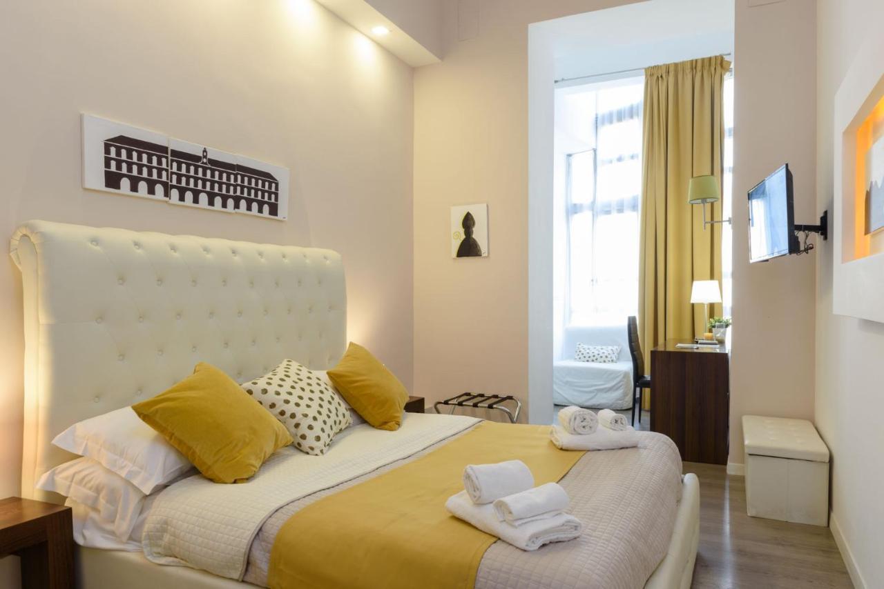Domus Angioina Bed & Breakfast เนเปิลส์ ภายนอก รูปภาพ