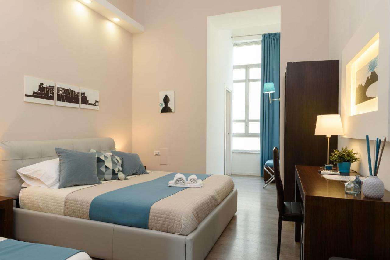 Domus Angioina Bed & Breakfast เนเปิลส์ ภายนอก รูปภาพ
