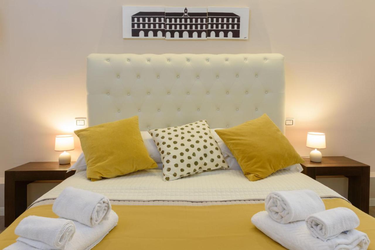Domus Angioina Bed & Breakfast เนเปิลส์ ภายนอก รูปภาพ