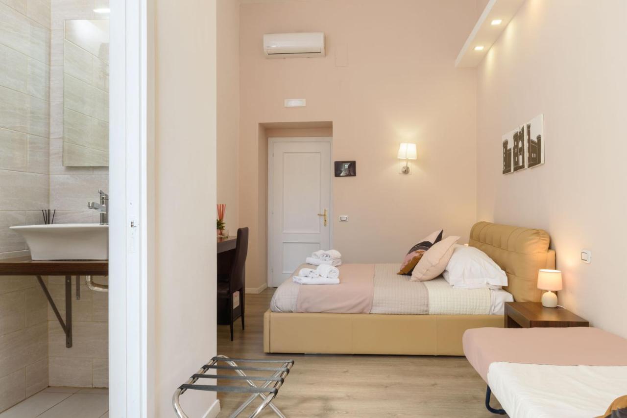 Domus Angioina Bed & Breakfast เนเปิลส์ ภายนอก รูปภาพ