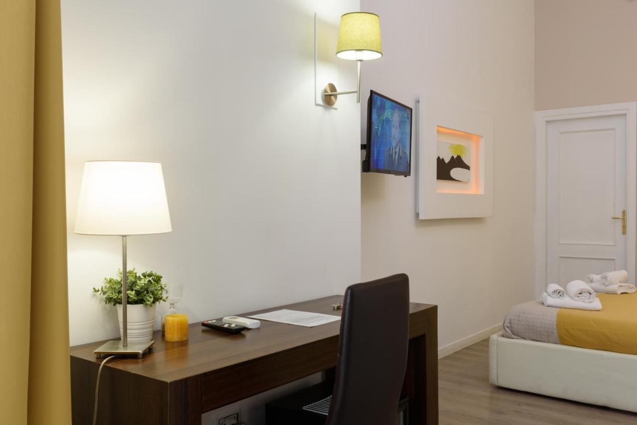Domus Angioina Bed & Breakfast เนเปิลส์ ภายนอก รูปภาพ