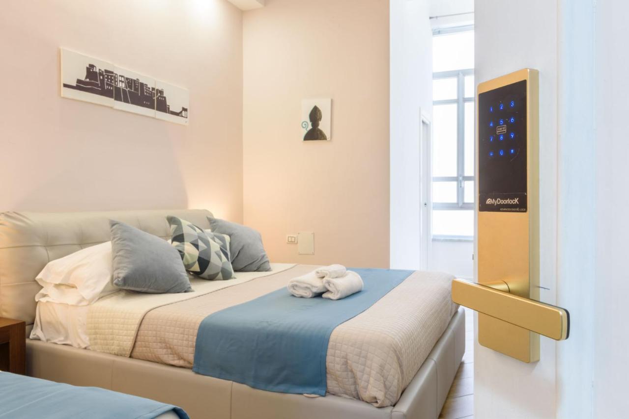 Domus Angioina Bed & Breakfast เนเปิลส์ ภายนอก รูปภาพ